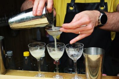1-Hour Cocktail Masterclass Experience in Dublin - Welcome drinks first: how the start sets you up