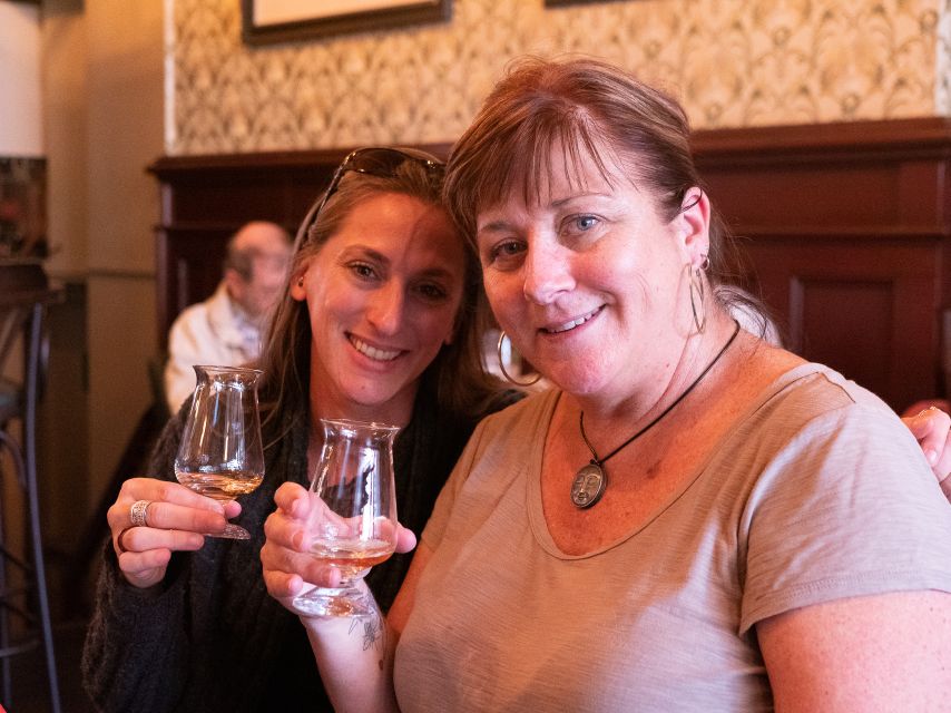 2-Hour Deluxe Whiskey & Food Tasting - The whiskey tastings: five pours with handpicked bottles