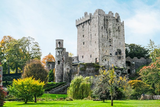 Blarney, Rock of Cashel & Cahir Castles Day Tour From Dublin - Meeting at Molly Malone and settling into the coach day