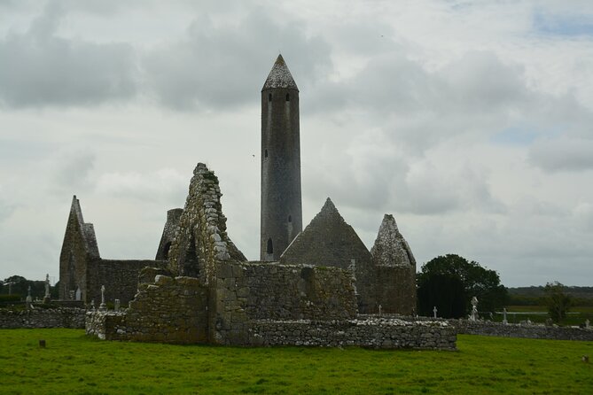 Cliffs of Moher and Burren Private Day Tour - Corkscrew Hill and Castello di Doonagore: scenic stops that keep your eyes moving