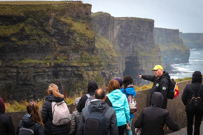 Cliffs Of Moher Tour In Spanish - Meeting point timing: start early, expect a tight schedule