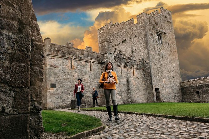 Cork City, Cahir Castle and Rock of Cashel Tour with Spanish Speaking Guide - Cahir Castle: one of Ireland’s most dramatic castles
