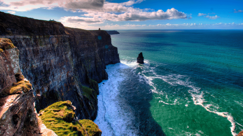 Dublin: Cliffs of Moher, Ennis, & Bunratty Castle Day Tour - From Dublin to County Clare: the 7:00 AM start and coach reality