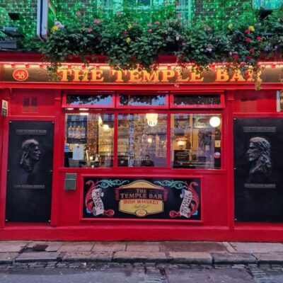 Dublin: Dublin City Highlights Private Guided Walking Tour - Meeting at Viaggiare in Irlanda: Starting Clean and Convenient