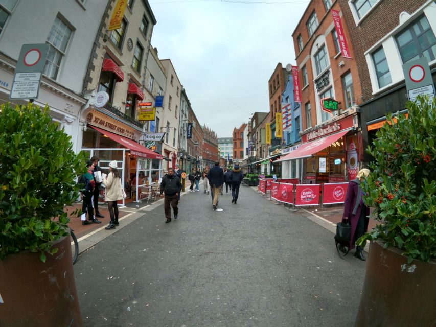 Dublin: Dublin City Highlights Private Guided Walking Tour - College Green and the Former Irish Parliament: Architecture With a Story