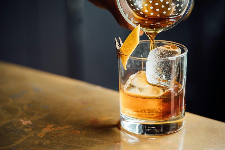Dublin: Guinness Storehouse, Roe & Co Irish Whiskey Tour - The short mid-walk stop on the Whiskey Trail