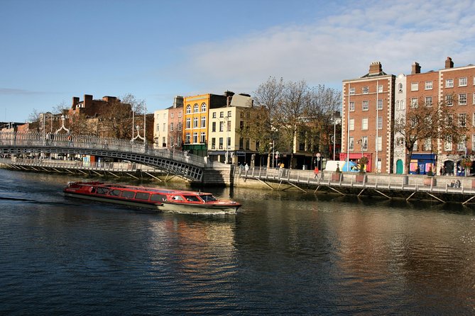 Dublin Hop-on Hop-off Bus Tour - Live Tour auf Deutsch - Stop-by-stop: the route from O’Connell Street to the distilleries