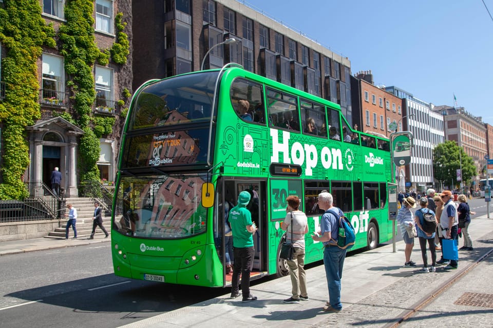 Dublin: Hop-on Hop-off Tour with Live German Commentary - From Temple Bar to Dublin Castle: cathedrals and the built story