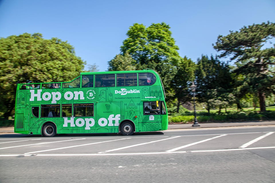 Dublin: Hop-on Hop-off Tour with Live German Commentary - The whiskey-and-Guinness segment: distilleries with built-in context