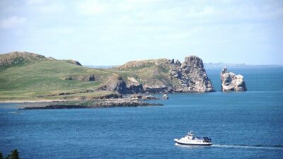 Dublin: Howth Cliffs and Ireland's Eye Boat Cruise - Howth Harbour and the northbound-to-southbound sightseeing loop