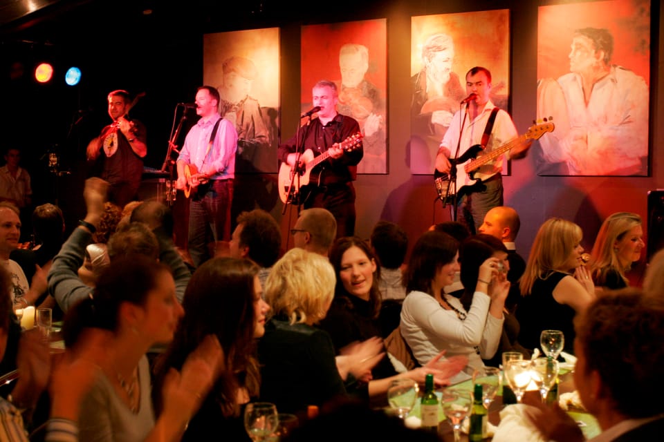 Dublin: Irish Night Show at the Merry Ploughboy Pub - The 8:00 PM performance: Music, humor, and stepdancing