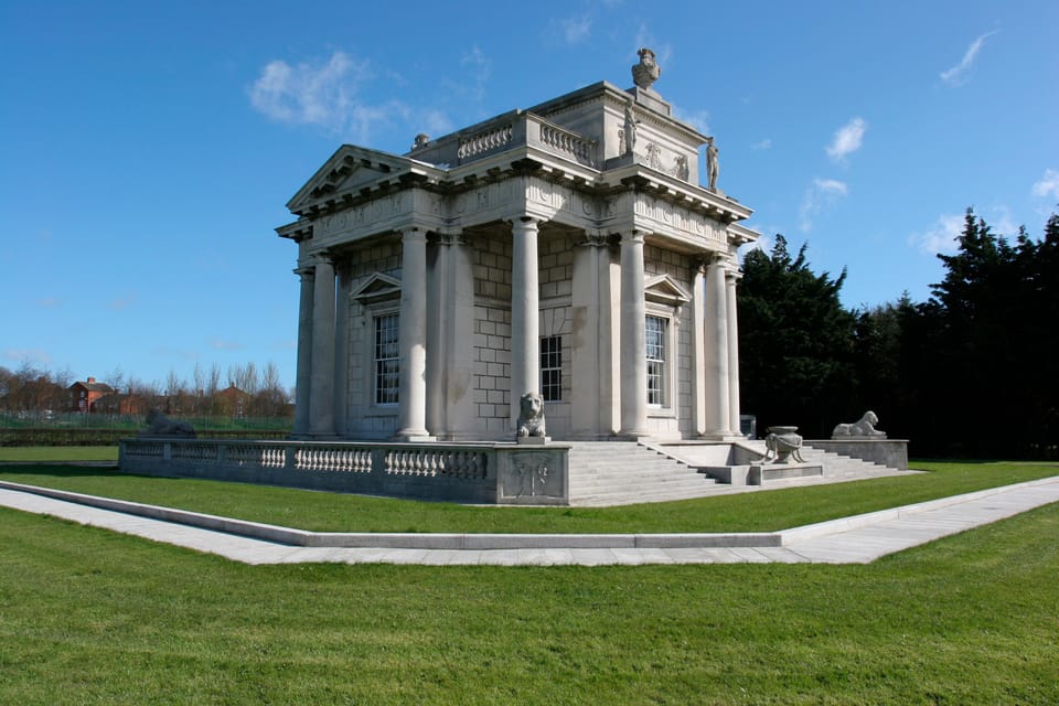 DUBLIN: Malahide castle and Howth MULTILINGUAL full day tour - Cathal Brugha Street start and a punctual 9:30 departure