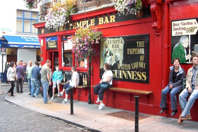 Dublin Off-The-Beaten-Path Private Literary Walking Tour - St Stephen’s Green and the Henry Moore Yeats sculpture