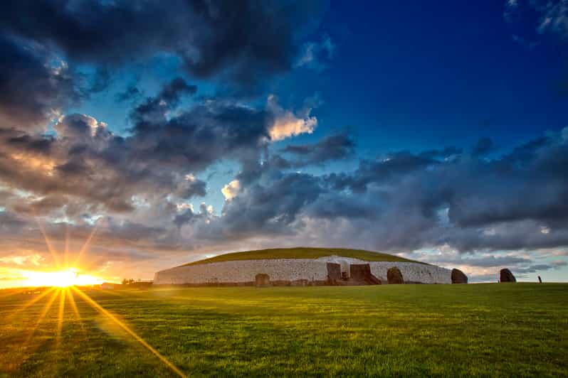 Dublin: Private Boyne Valley and Trim Castle Day Tour - Slane Lunch and the Comfort of a Local Pub Break