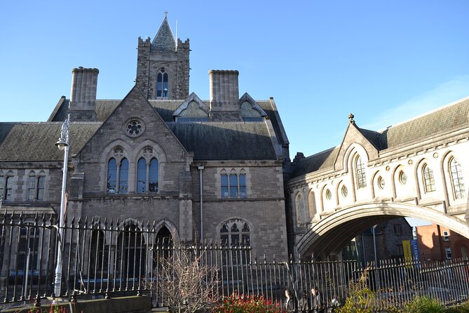 Dublin Private Walking Tour | 3 hour Highlights & Hidden Gems - Dubh Linn Gardens: Small-Scale Detail That Sinks In