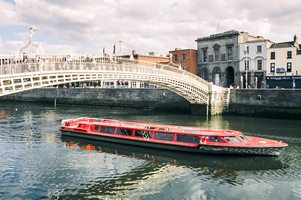 Dublin: River Liffey Sightseeing Cruise - Tides, bridge clearance, and what the crew may adjust