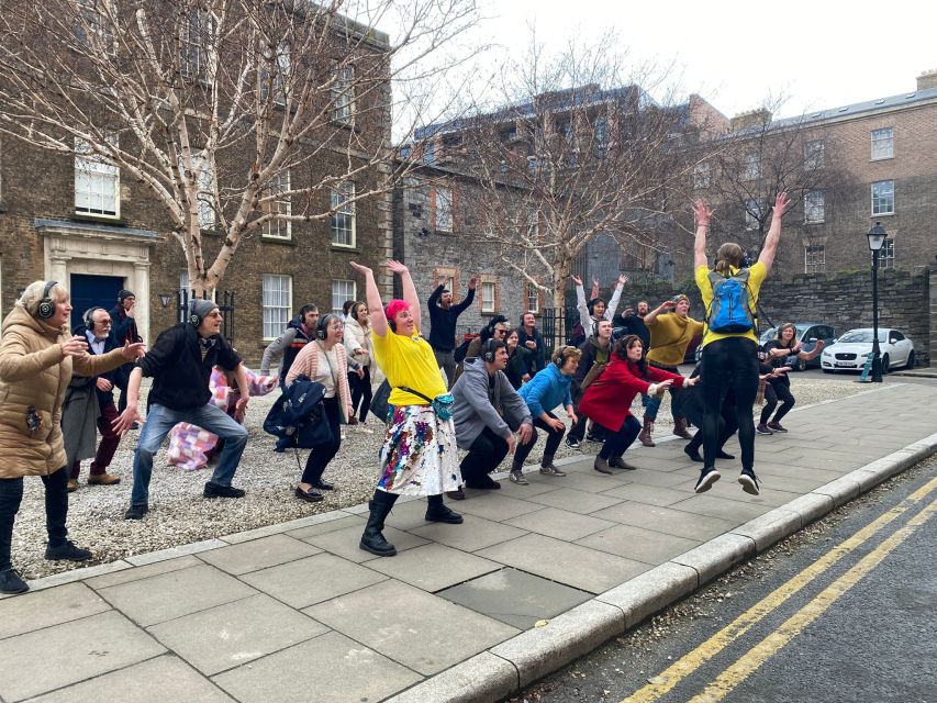 Dublin: Silent Disco Walking Tour - The 1-Hour Walking Flow: Warm-Up to Headsets On, Then Back Again