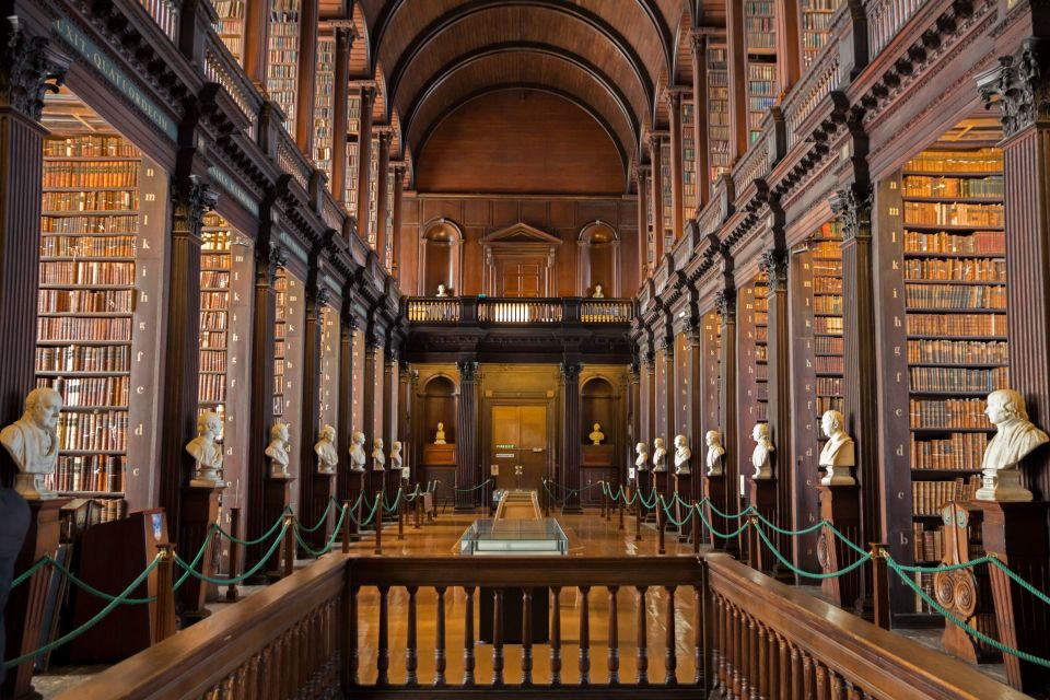 Dublin: Skip-the-line Book of Kells & Old Town Private Tour - Old Town highlights between Trinity and the cathedral