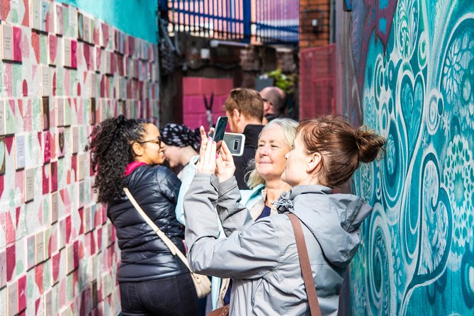 Dublin : Street Art Walking Tour - Four Courts: architecture plus 1916 echoes