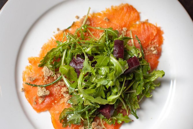 Dublin Traditional Irish 3 Course Meal Walking Tour with Local - Temple Bar district walking: the sights between courses