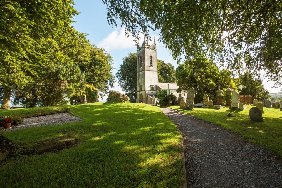 From Dublin: Celtic Boyne Valley and Ancient Sites Tour - Setting out from Dublin: Molly Malone to County Meath in one go