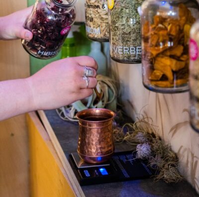 Gin School, distill you own gin, cocktails, tastings, food - What happens during the 2-hour gin school (and why it works)