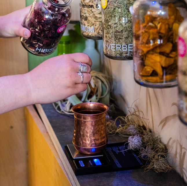 Gin School, distill you own gin, cocktails, tastings, food - What happens during the 2-hour gin school (and why it works)