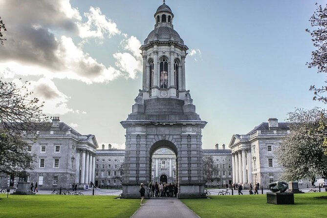 Highlights of Dublin Private Walking Tour with Guide - Dublin Castle and the gardens: power in stone, calm in the green