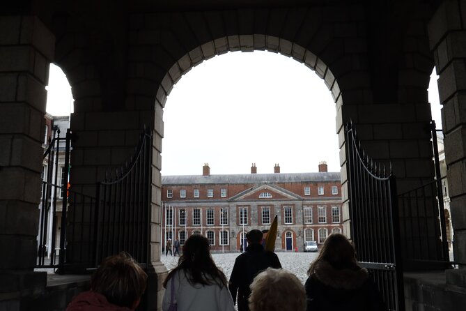 Macabre, Ghostly & Bloody Walking Tour - Meeting at the Spire: how to start without stress