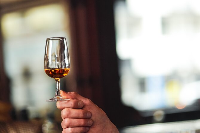 Sip and Stroll Whiskey History Walking Tour in Dublin - Getting your bearings: meeting point, finish, and pacing