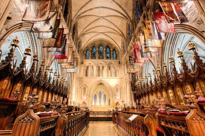 St Patrick's Cathedral, Book of Kells and Dublin Castle Tour - Molly Malone statue stop: 15 minutes for the city’s most famous street legend