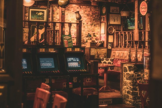 The Black Experience Pub Tour - Stop by Trinity College: a smart way to set the tone