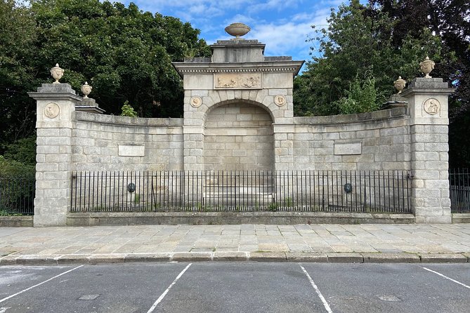 Turtle Bunbury's Dublin: A Self-Guided Audio Tour from a Celebrated Author - Early Stops: Merrion’s Institutions and O’Donoghue’s Area