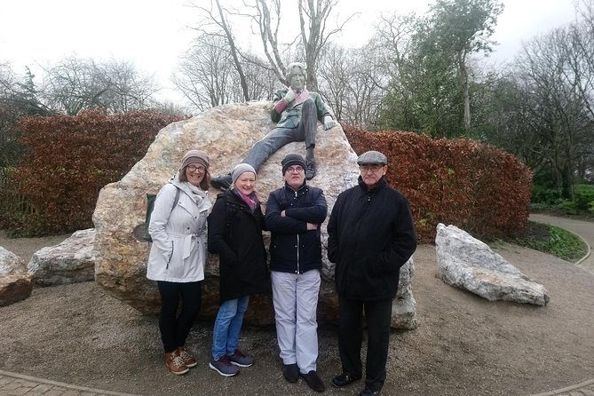Walking tour in Merrion Square Park with a pint of Guinness Dublin Rogues Tour - The Guinness Moment: O’Donoghue’s Pub and the Best Kind of Time to Chat