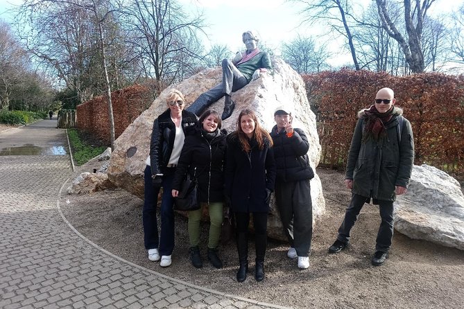 Walking tour in Merrion Square Park with a pint of Guinness Dublin Rogues Tour - A Possible Bonus Stop: Museum Treasures If Your Route Includes It